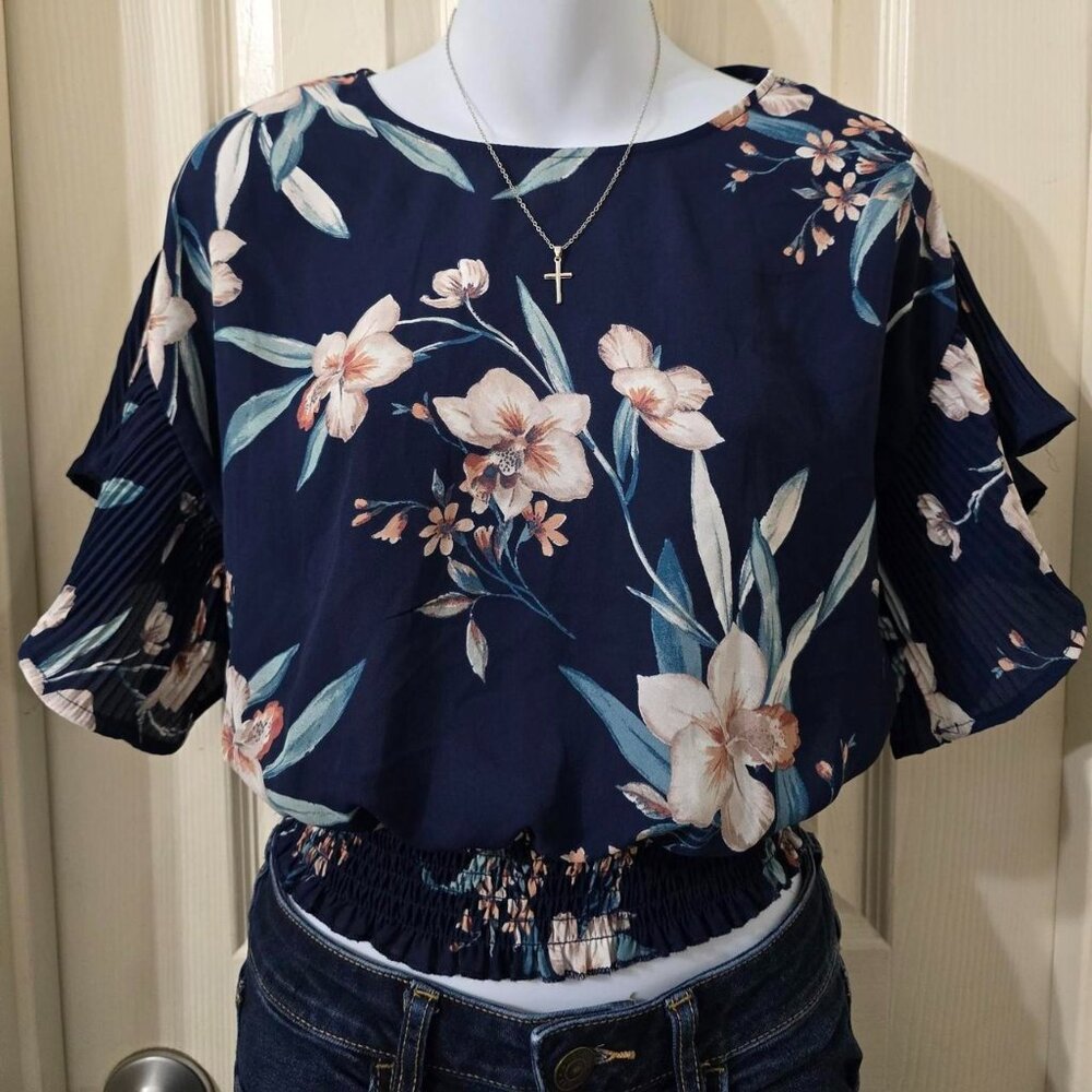 Love & Piece Collective Navy Floral Crop Top for Women's Size XS